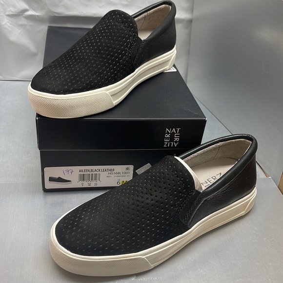 Naturalizer Shoes - Excellent condition Naturalizer Aileen Black Leather 6 Loafer